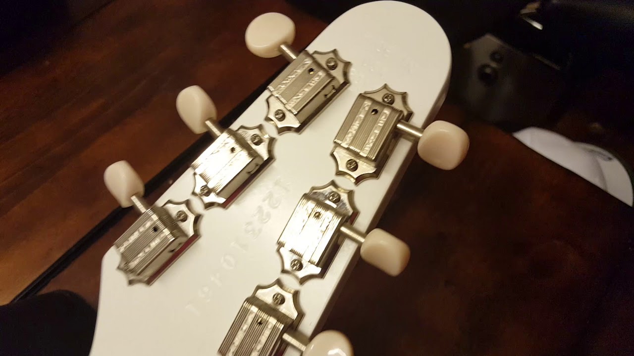 DIFFERENCE BETWEEN STANDARD GIBSON FLYING V VS MELODY MAKER FLYING V COMPARISON VIDEO UP CLOSE