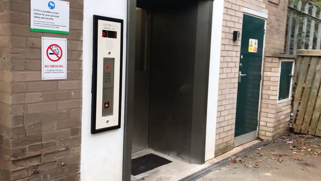 Lifts @ Tamworth Station Platforms 1/2/3