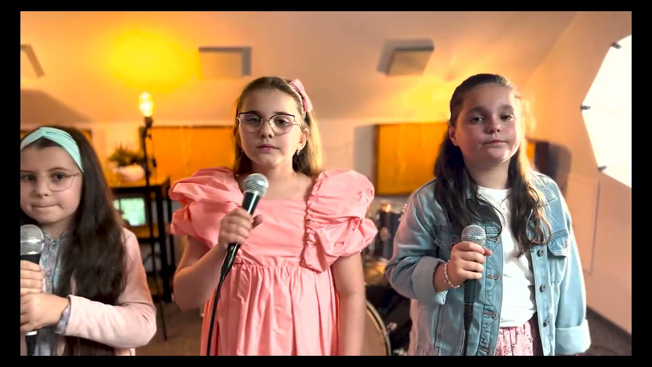 „Dzień Mamy” Zuzanna Południak, Zuzanna Słysz, Lilianna Nieradka Muzyczny Świat Przeworsk