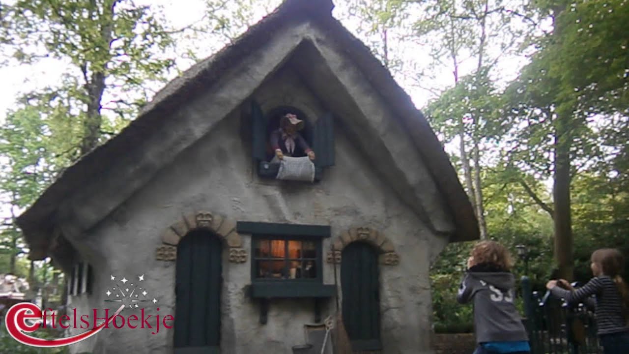 Vrouw Holle laat het sneeuwen (01)  - Efteling