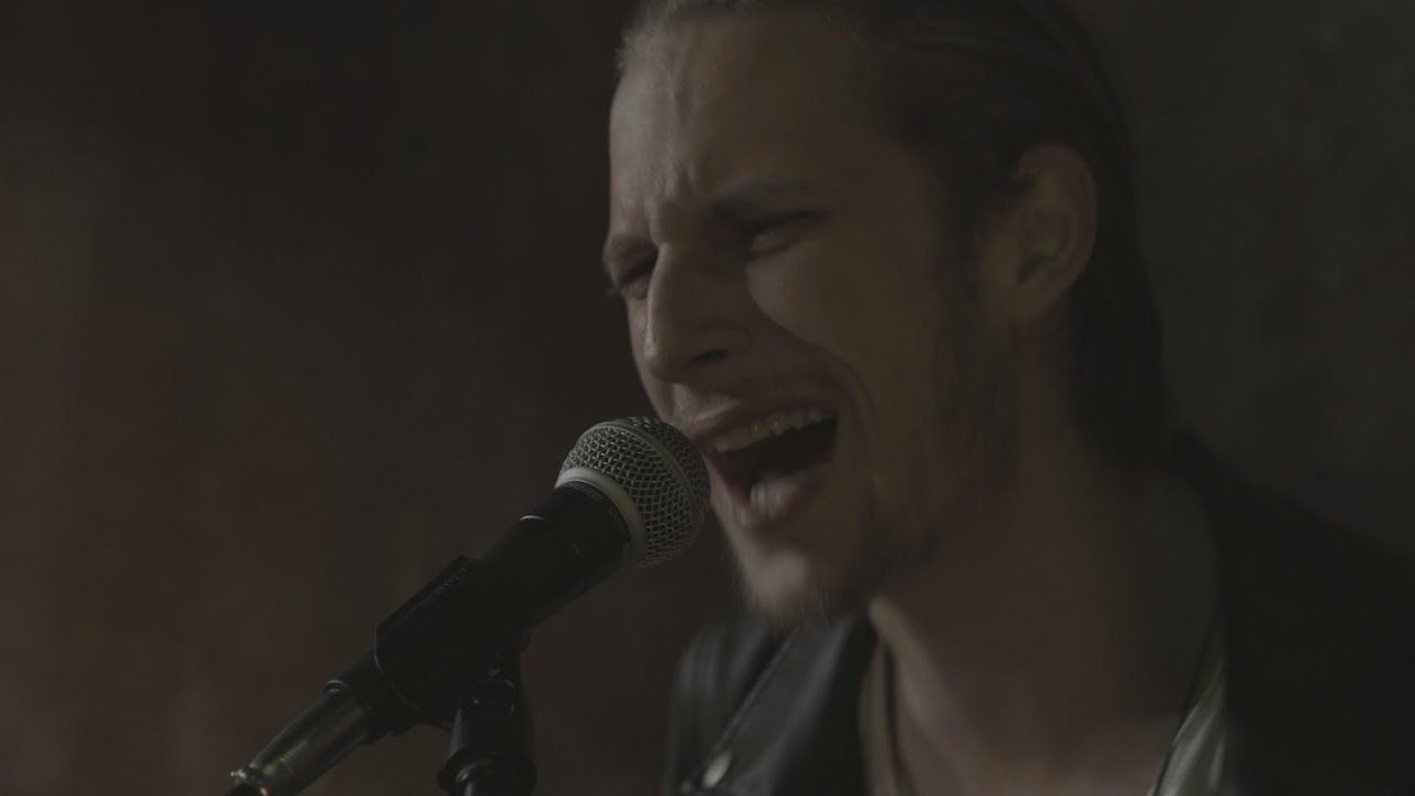 EZIEL - GOLD | Chet Faker cover session |