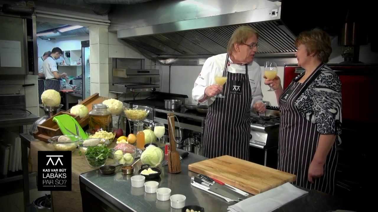 Mārtiņš gatavo štovētus kāpostus. Kas var būt labāks par šo? 01.02.2014.