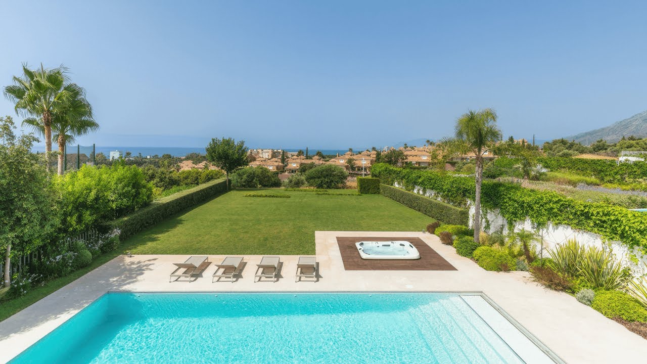 3.800.000€ Marbella East Villa 5 Beds DV3405