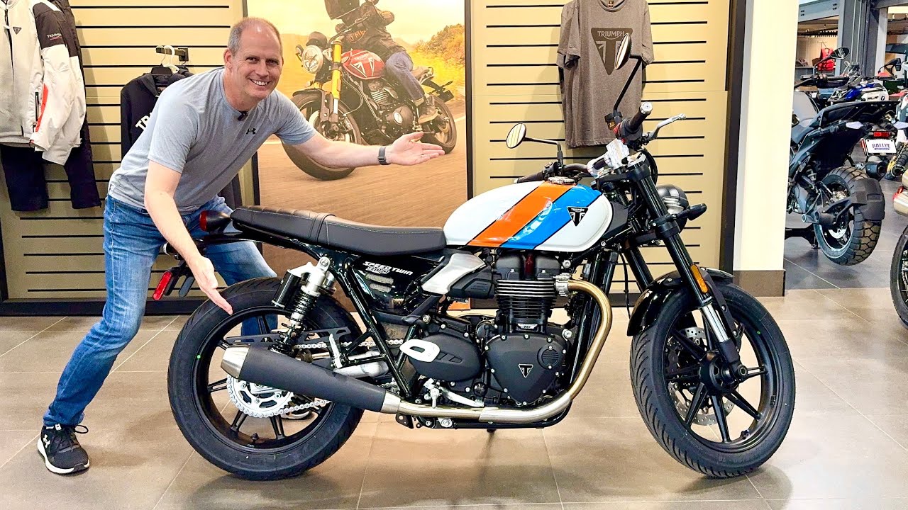 NEW! 2025 Triumph Speed Twin 900: Cleverly Sneaking Sport Into a Classic Design!