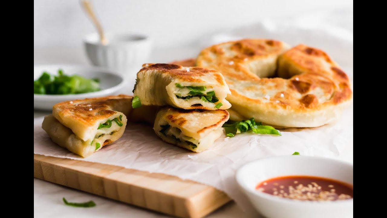 Green Onion Pancakes with a hole in the middle? Watch how to make them!
