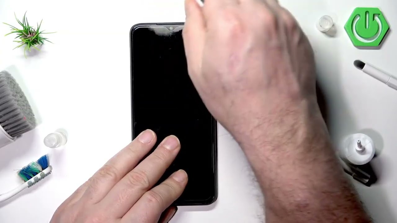 SAMSUNG Galaxy A22 5G のスピーカーの掃除方法