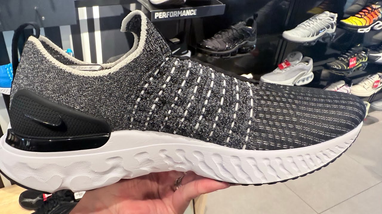 Nike React Phantom Run Flyknit 2Black White Blend
