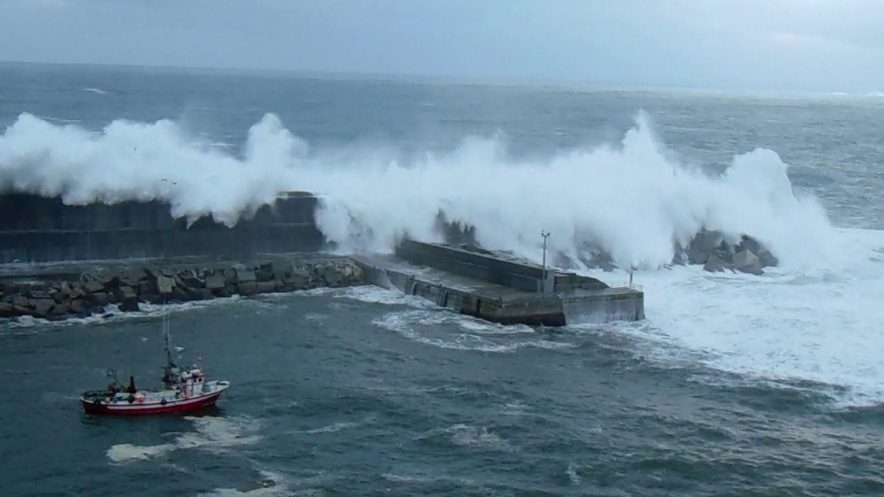 tren de grandes olas #temporal en Malpica de Bergantiños(Coruña)2018