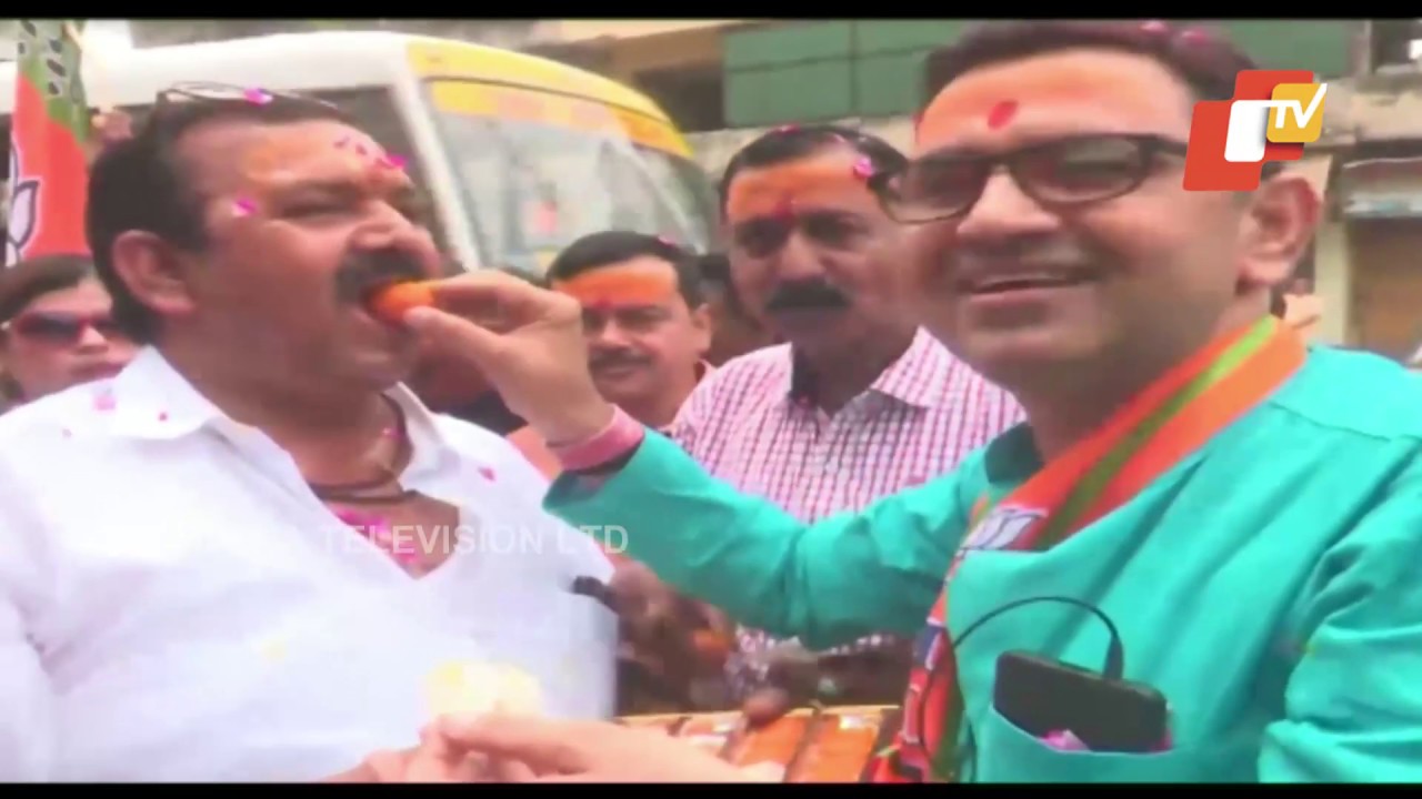 Election results counting trend, BJP workers celebrate in Varanasi