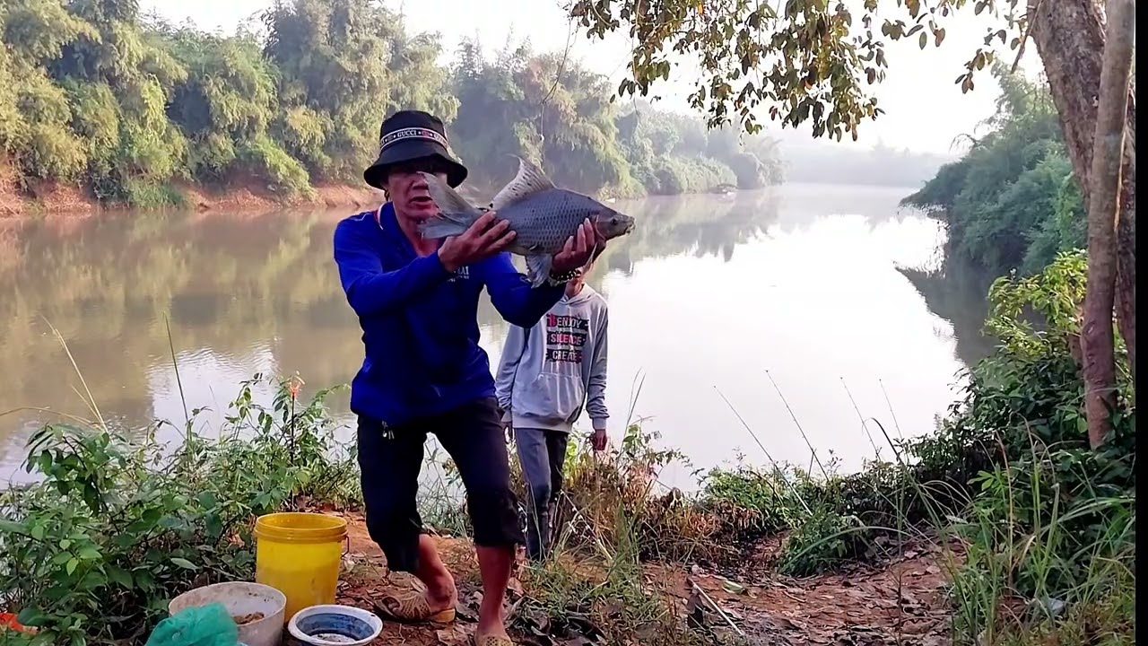 Nai hai cha con mình ra sông bé tìm cảm giác nha Chào anh em 
