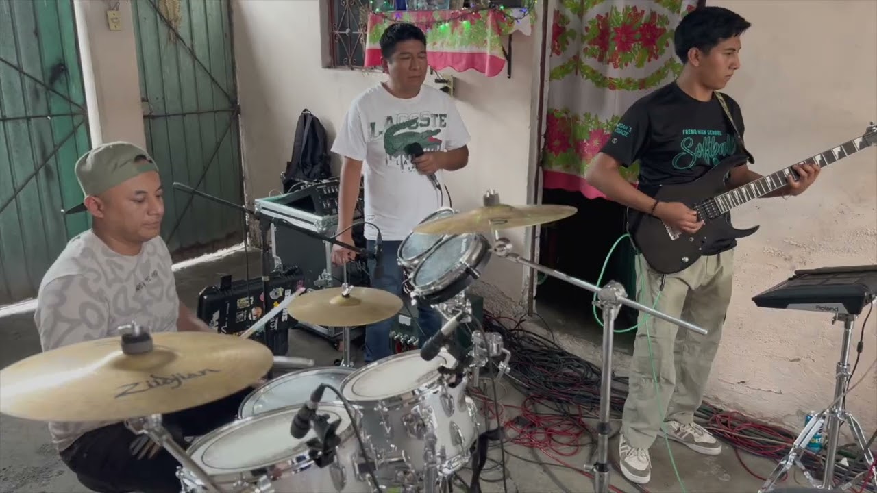 ( NORTEÑAS) La banda del carro rojo y Las casas de Madera/ Los Hiverz de México 