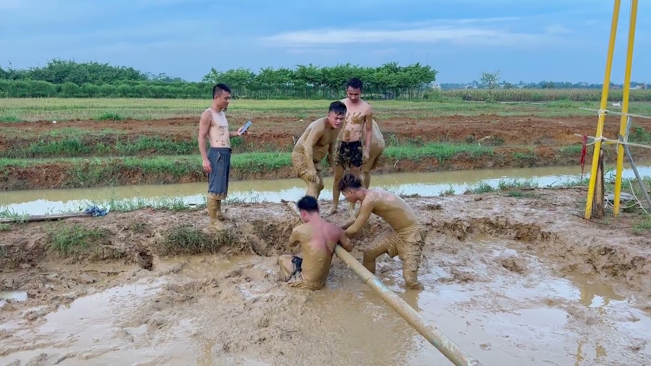 Đi Qua Cầu Khỉ | Thử Thách Siêu Hài Hước Thú Vị