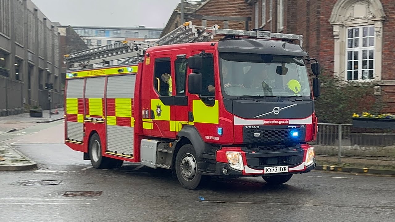CREWS RESPOND FROM TRAINING - High Wycombe P2 Responding 