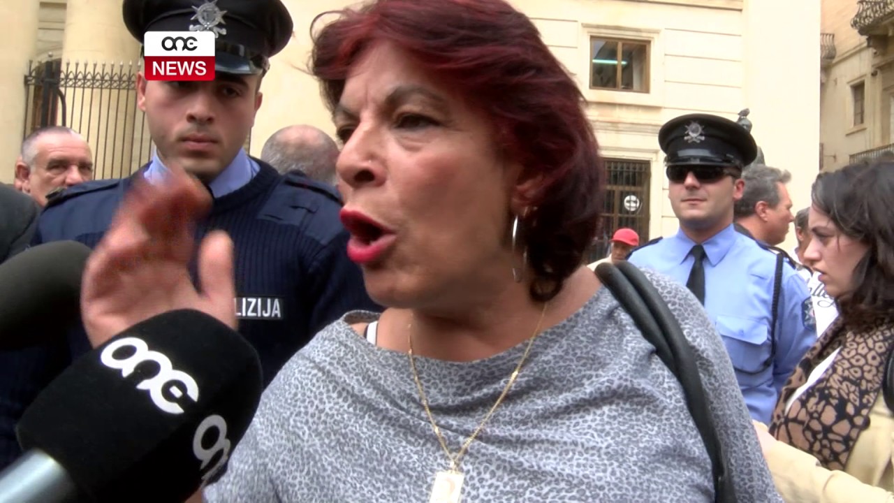 BĦAL-LUM SENA QUDDIEM IL-QORTI