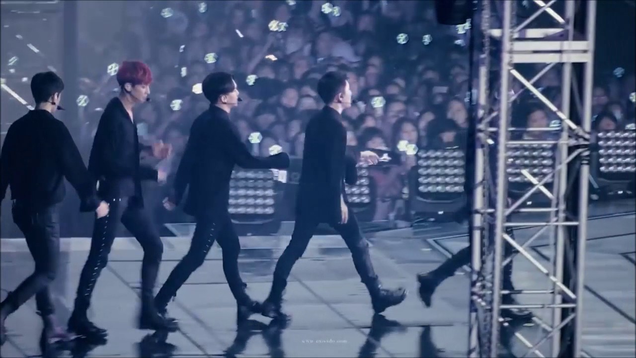 Exo D.O. Kyungsoo dance (artificial love, white noise, don't go and machine)
