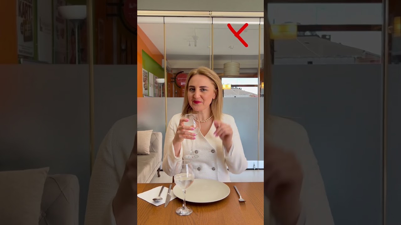Şarap Kadehi Nasıl Tutulur? #shorts