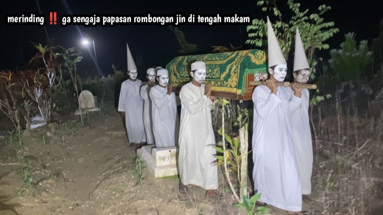 Merinding ‼️ GA SENGAJA PAPASAN DI TENGAH MAKAM