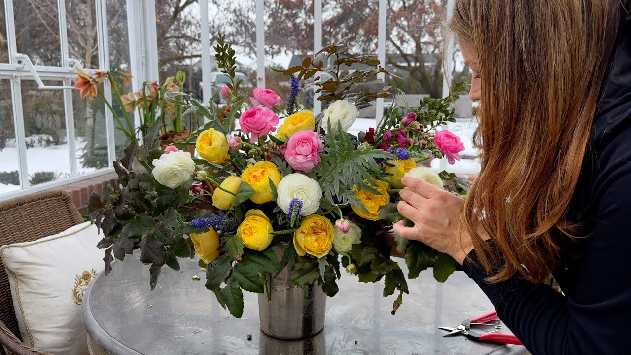 Make a Cut Flower Arrangement with Me! 💐✂️🥰 // Garden Answer