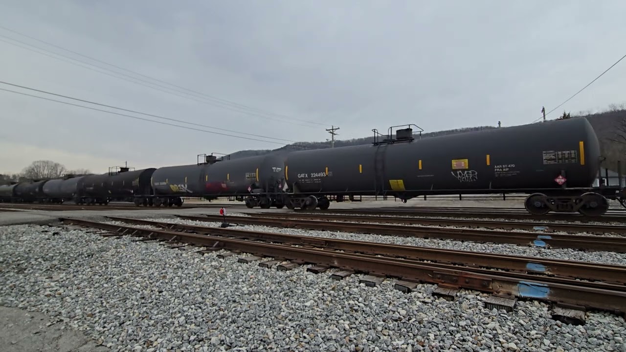 Norfolk Southern 174 with mixed freight heading North thru Emory Gap.