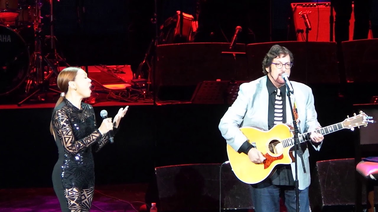 SEPARATE LIVES (Stephen Bishop | 2018 Momentum Live MNL)