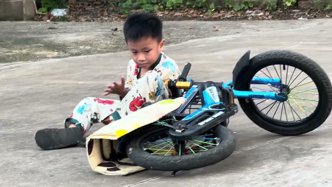 Racing boy mùng 2 tết