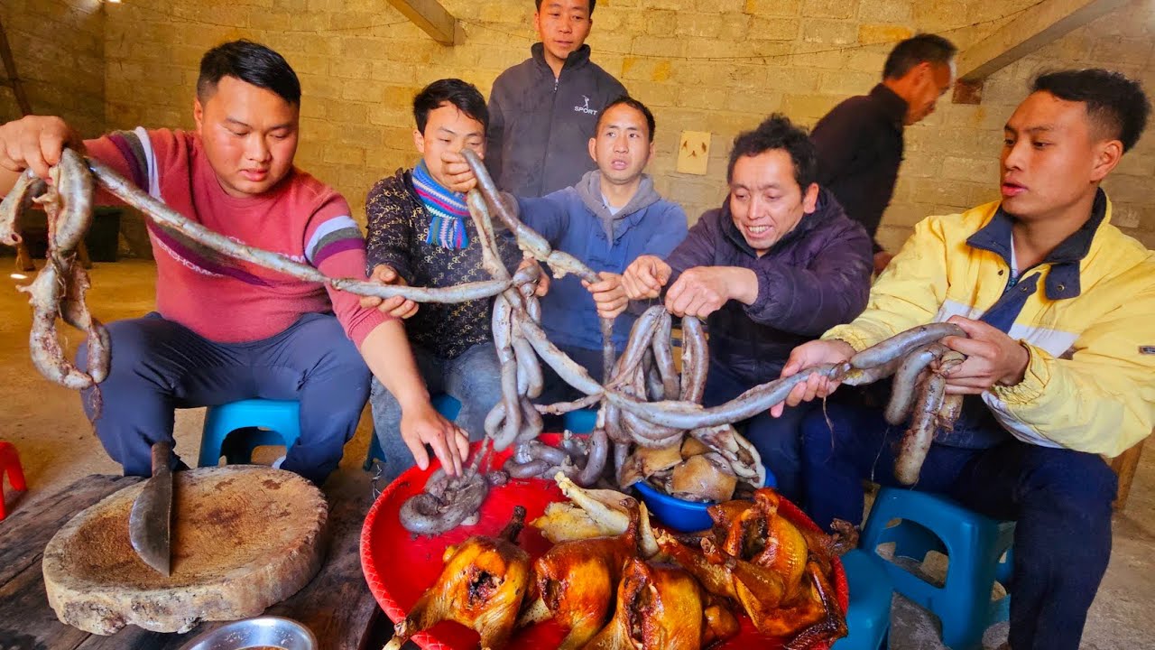 Đặc sản toàn món ngon cùng 7 Siêu nhân Hấu Chua nhận tin vui nhà Lử 5 con em Pó. Nguyễn Tất Thắng