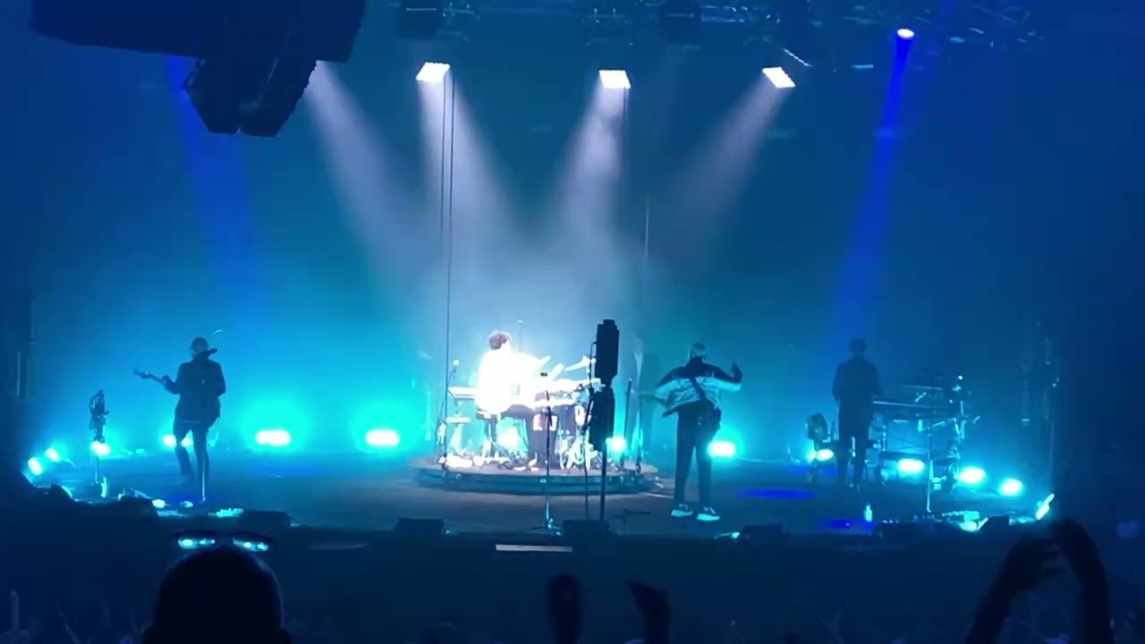 @louiseattaqueofficiel - Si l’on marchait jusqu’à demain