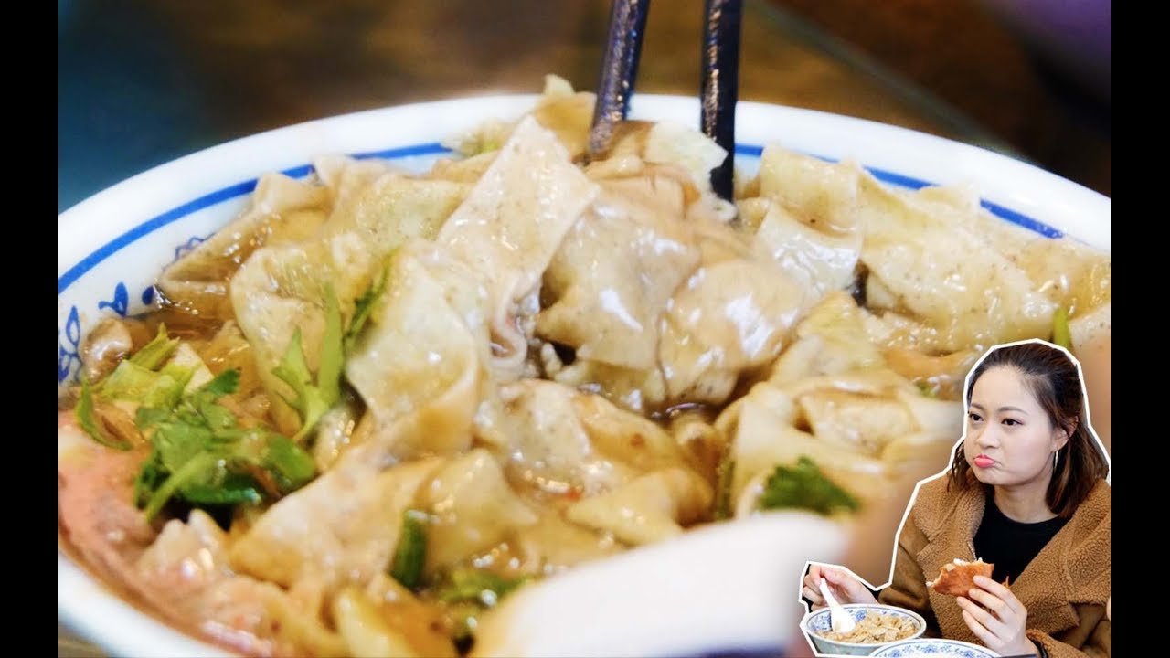 【盗月社】这家店竟然用煎饼果子做菜！3块5一大碗,一早上卖出400份！