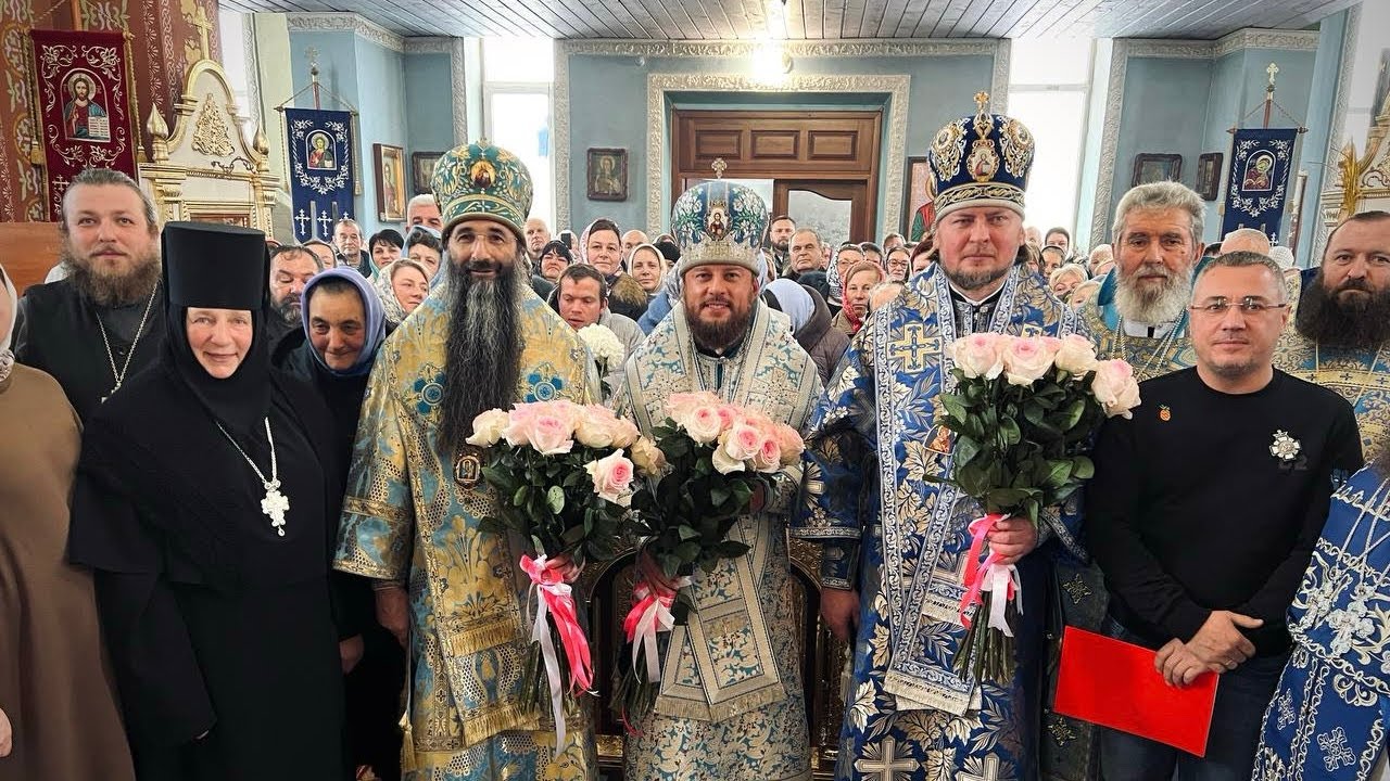 Три архієреї вшанували ікону Божої Матері «Скоропослушниця» у с. Дашківці Хмельницької єпархії 💐