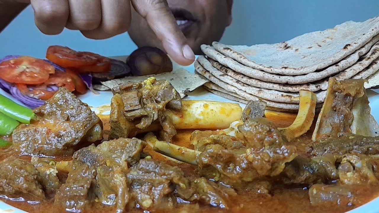 EATING SPICY MUTTON FRONT DUSTNELLI & ROTI (CHAPATI) GREEN CHILLI, ONION, REAL MUKBANG EATING SHOW
