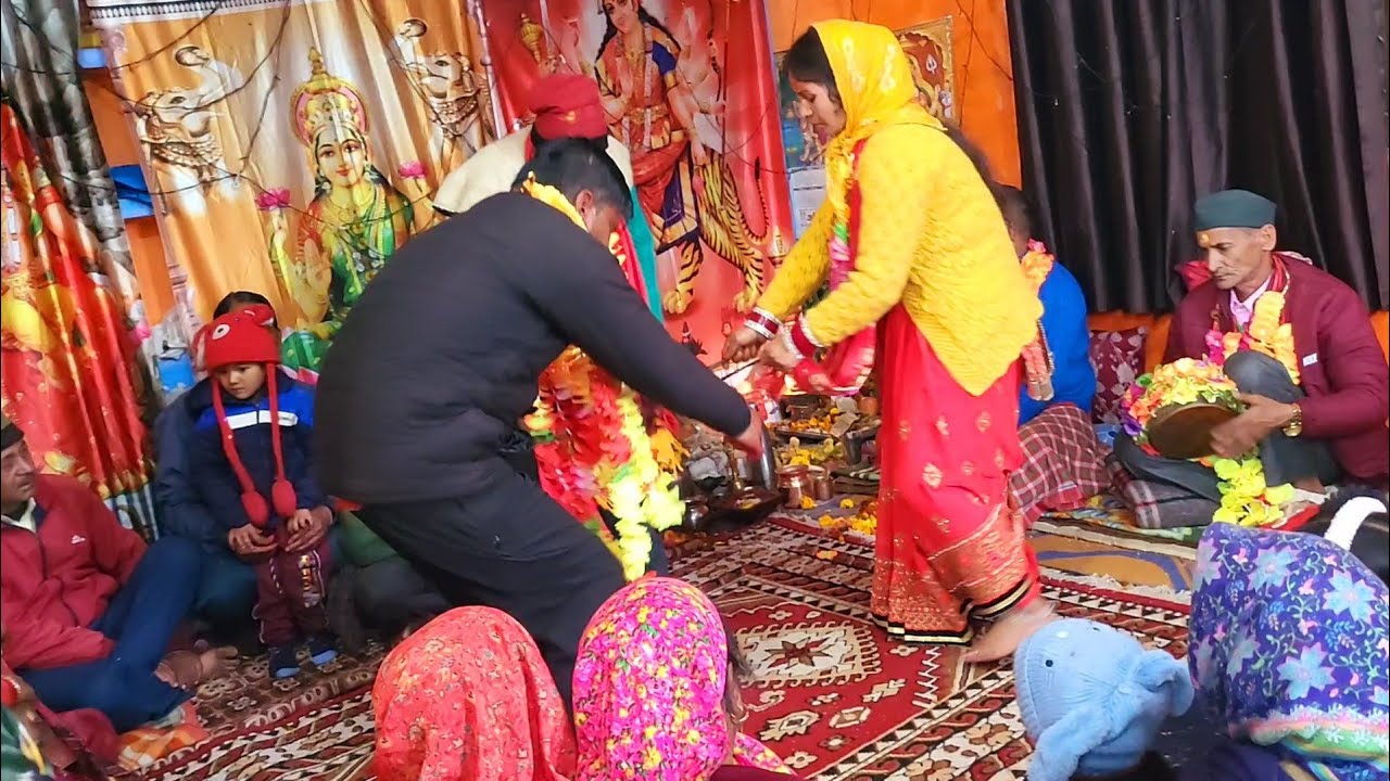 पहाड़ों में कुछ इस तरह से बुलाया जाता है बनदेवियों को🙏#kedarghativlogger #pahadilifstylevlogs ||