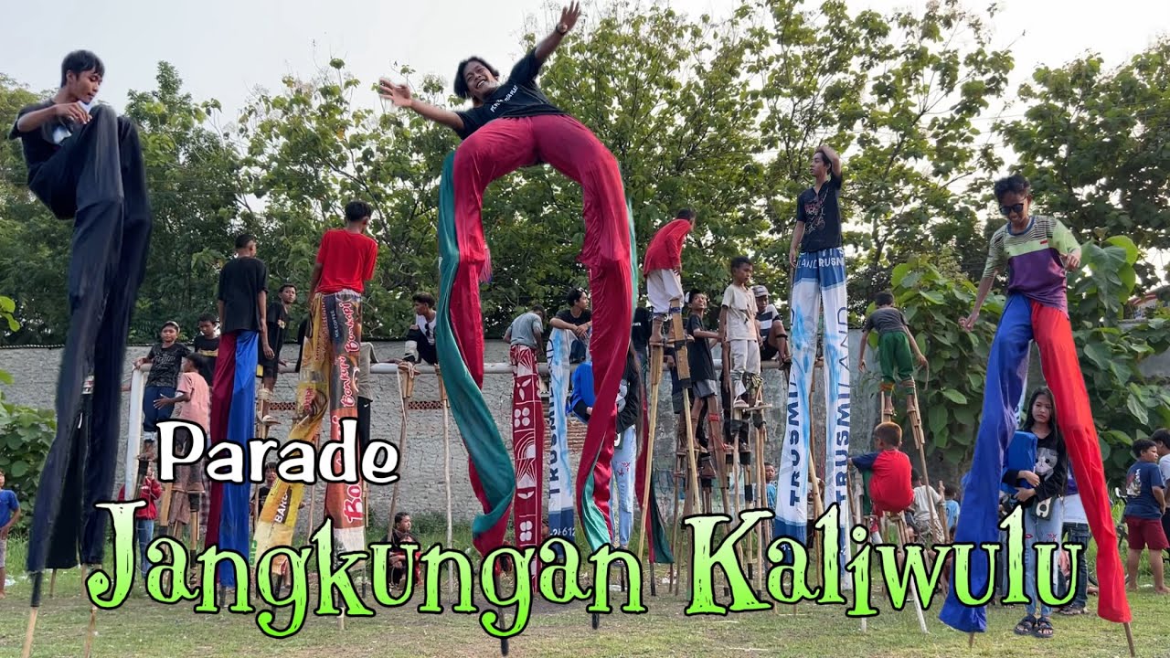Parade Jangkungan KALIWULU Master Tomtom dan kawan kawan beraksi