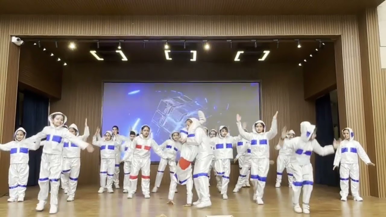 Robot dance performance Theme AI | Maps | Anil Rathore