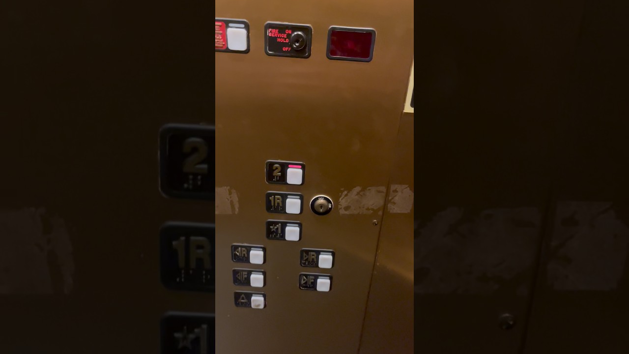 Schindler 300A Hydraulic Elevator at Barnes & Noble near Cumberland Mall - Atlanta, GA