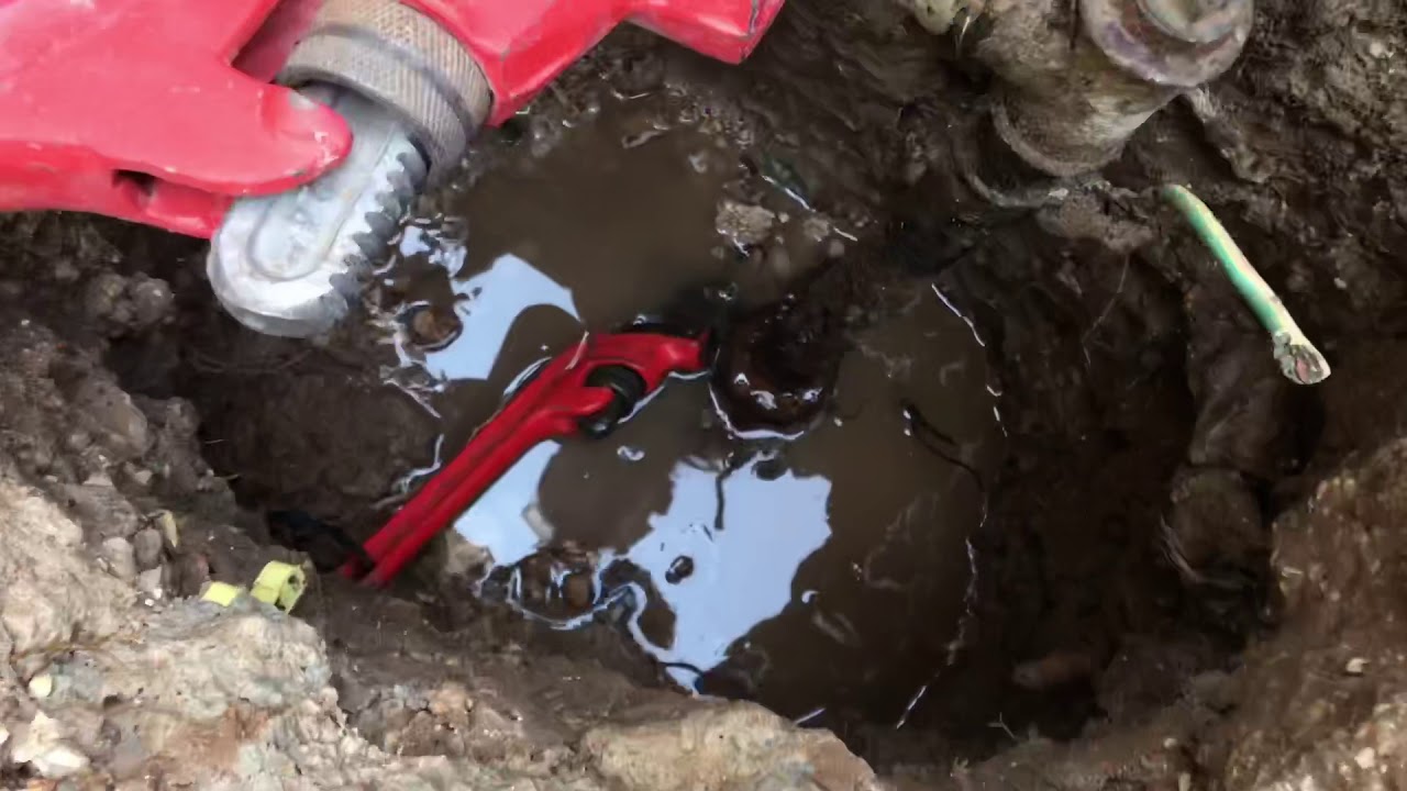 איך לחלץ הברגה מצינור מים, קובי שירותי אינסטלציה | אינסטלטור בפתח תקווה והמרכז 054-5349322