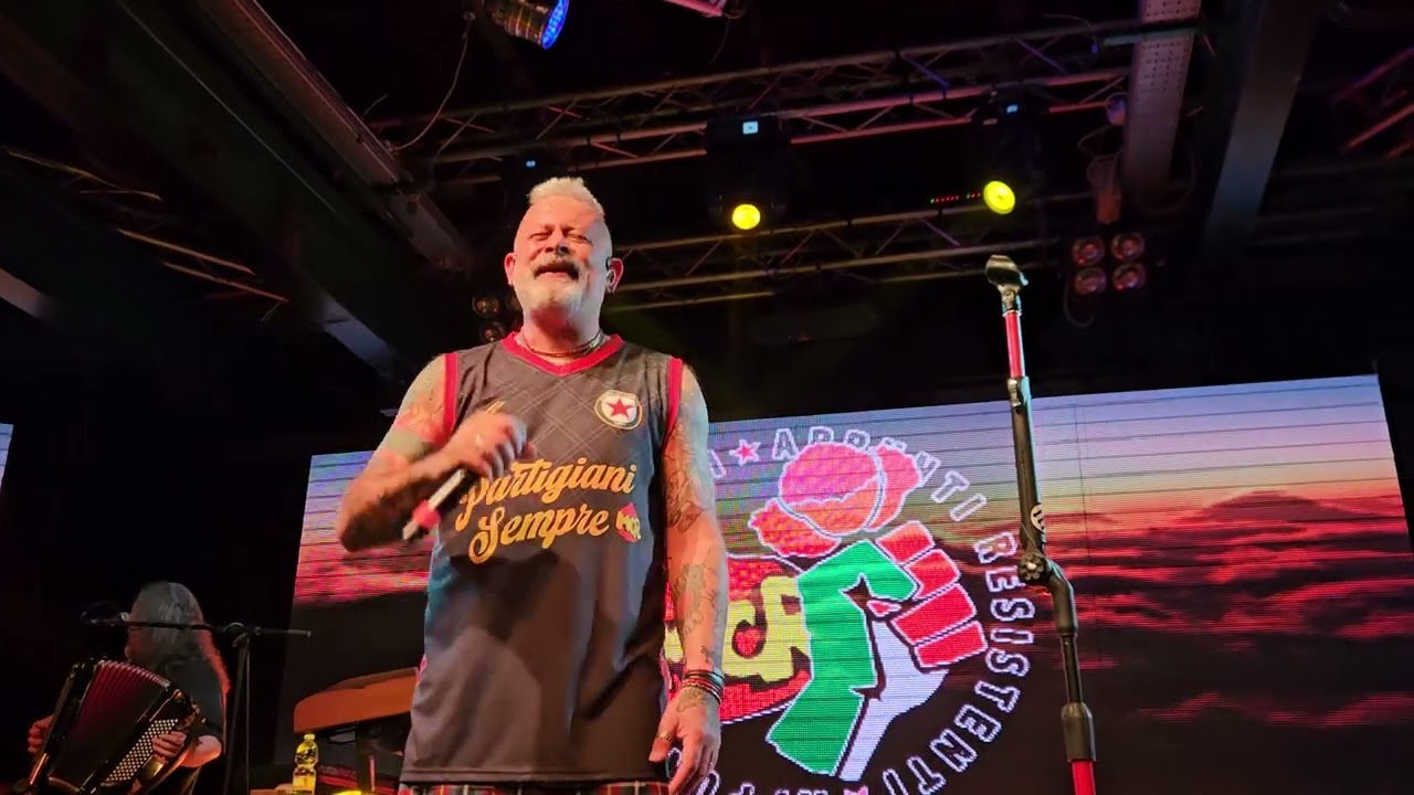 Modena City Ramblers - Oltre il ponte (live in Roma)