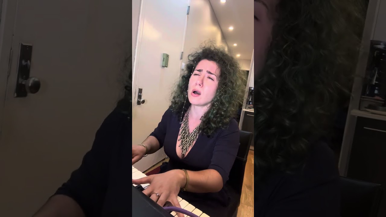🎶🎙️🎹 🇦🇲🇵🇹 “Inútil Paisagem” Armenian girl singing a Portuguese song by @antoniocarlosjobim3300