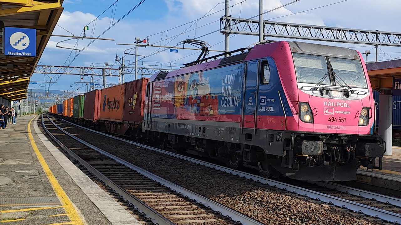 Treni merci di tutti i tipi e non in transito nella stazione ferroviaria di Firenze Castello!