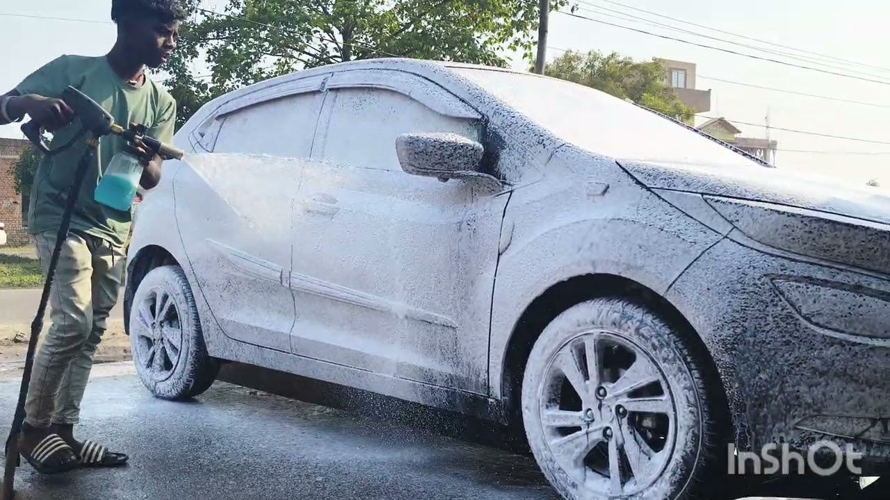Tata altroz car  foam wash 👍 karne wala hu aqsa washing centre Chandarpura 👍🔥 Dugda bokaro Jharkhand