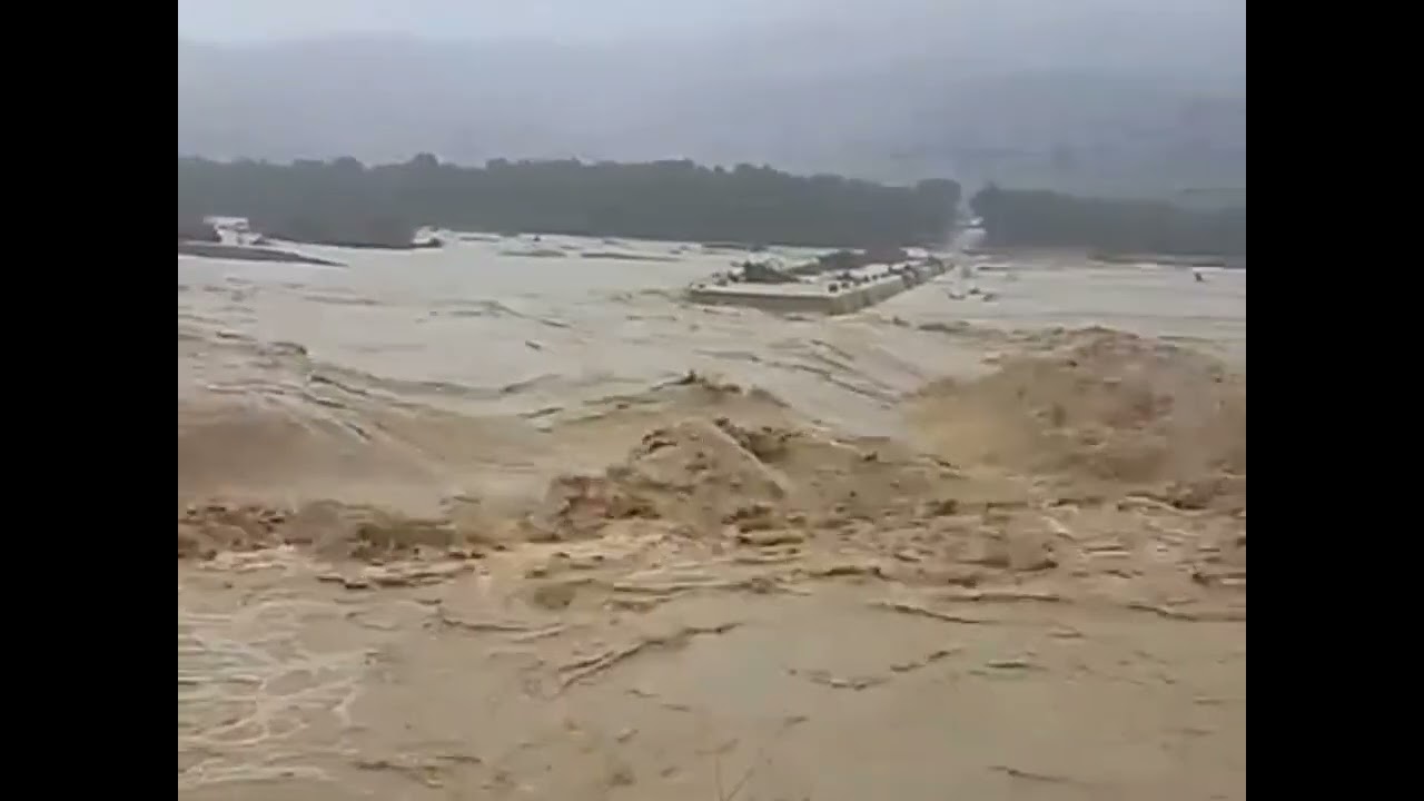 بعد الامطار الغزيره تم انهيار قنطره واد الغرغوري
