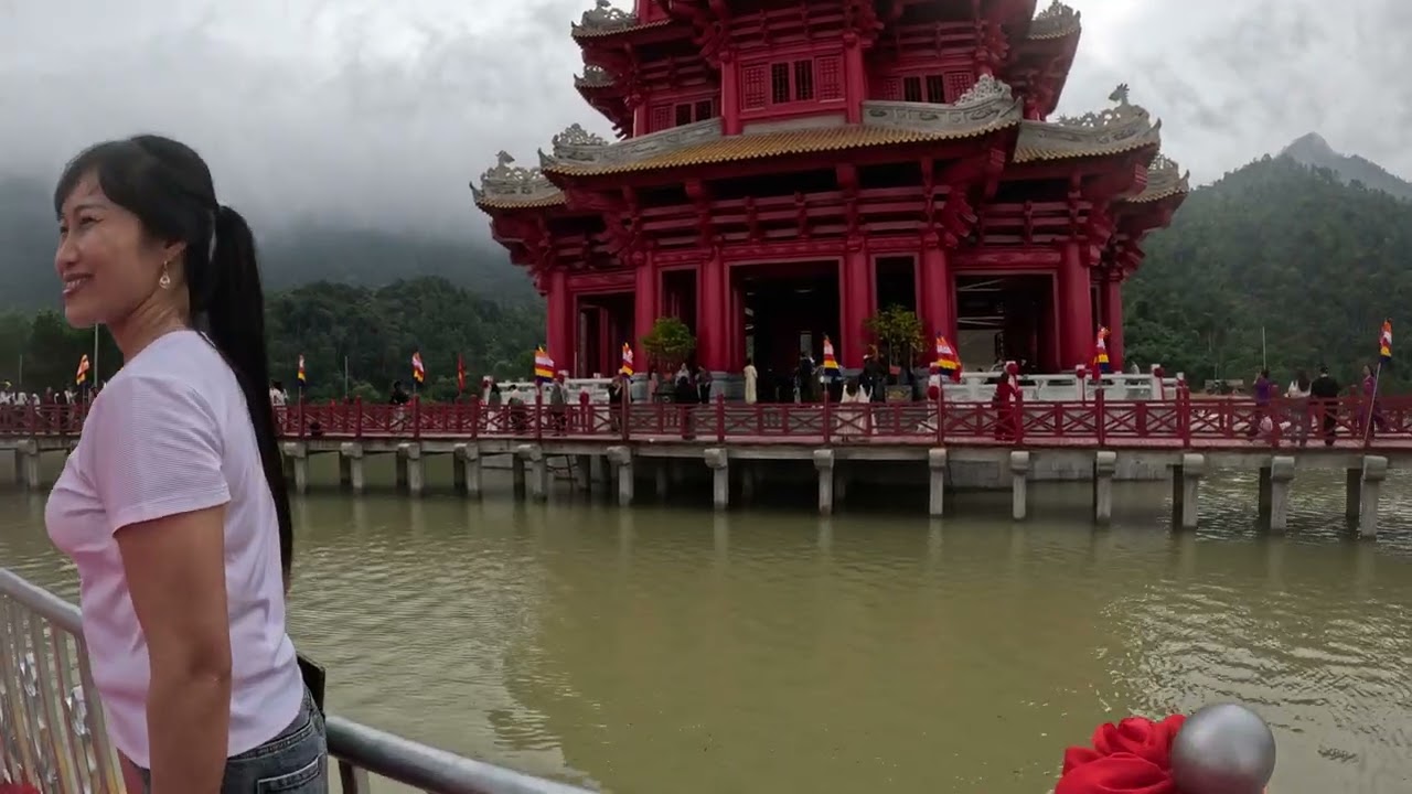 Phượng Hoàng Cổ Trấn. Phiên bản tây Yên Tử 