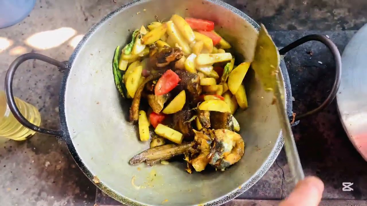 পুকুরের শিং মাছ দিয়ে আলু টমেটোর ঝোল রান্না করলাম
