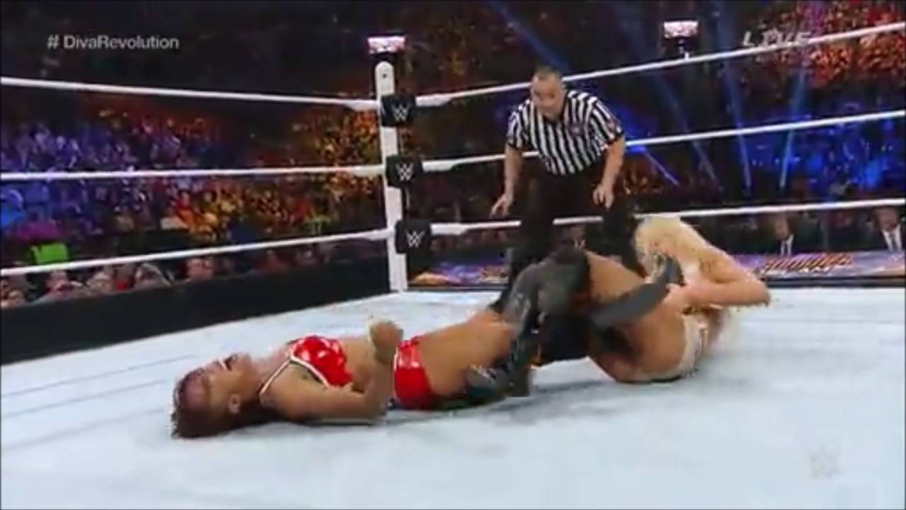 Figure Eight Leg Lock on Alicia Fox