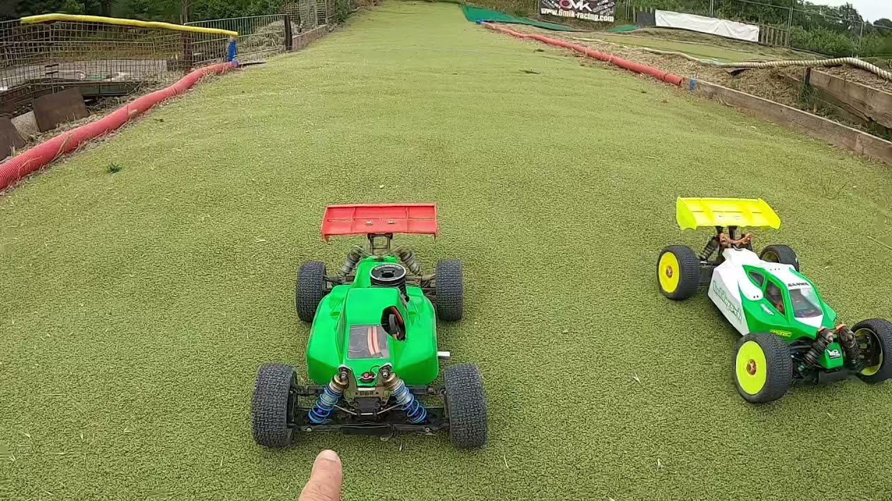Nitro Kyosho vs NXT Hobbytech 4S - C'est la RACE !!! A 3'25 Jump ! Jump Jump en Slowmotion !!!