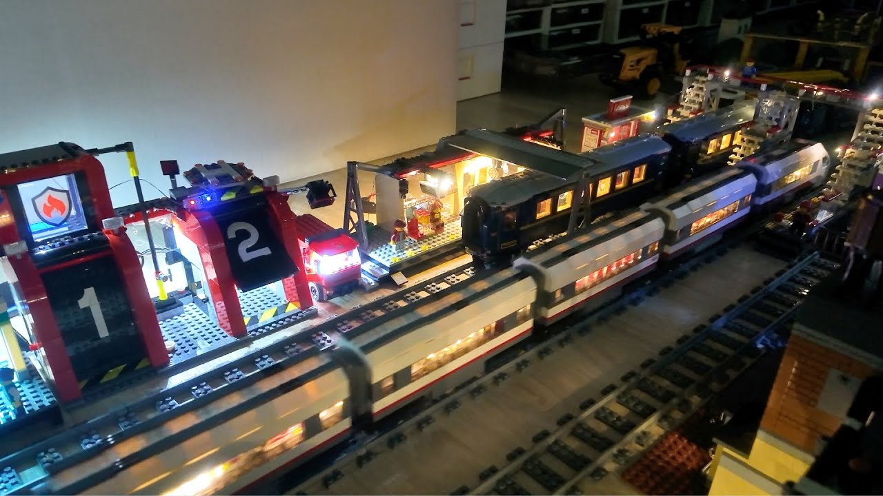 Lego trains with lights take a night tour | 60051 & 60337 in LED City!