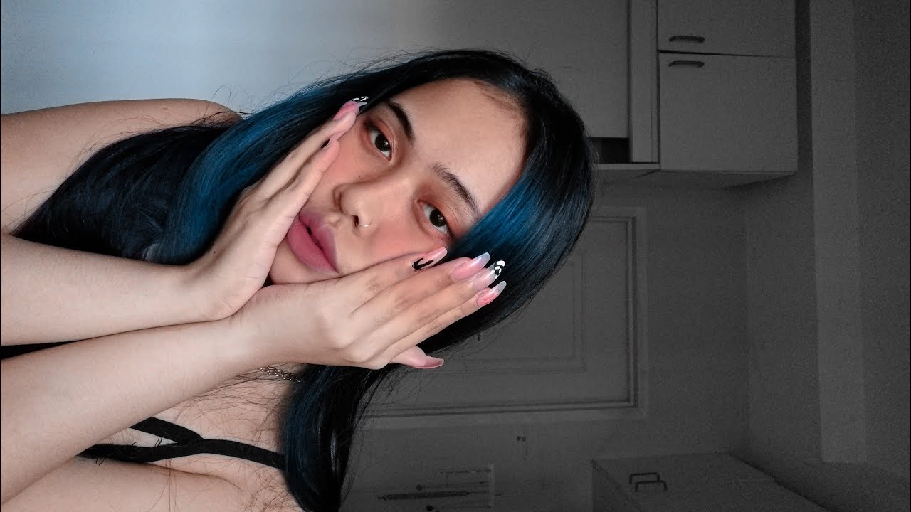 DYEING MY HAIR STREAKS BLUE | HeyZyn
