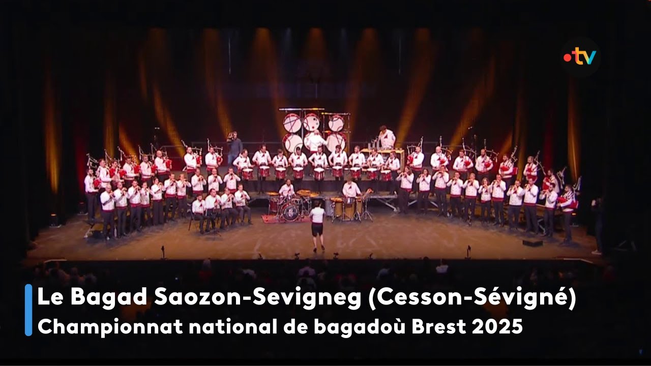 Bagad Saozon-Sevigneg (Cesson-S&eacute;vign&eacute;) au championnat des bagado&ugrave; 2025
