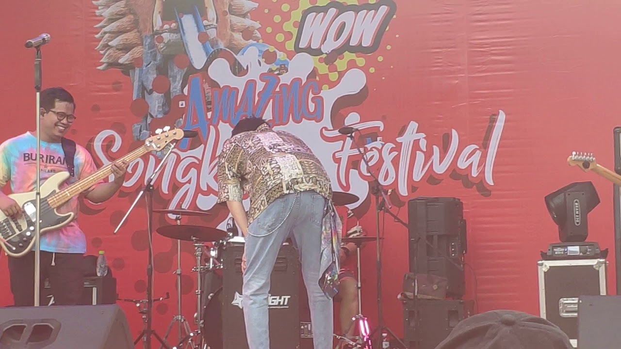 นนท์ #nonttanont #นนท์ธนนท์ #สวนสยาม กระเป๋าแบนแฟนยิ้ม 05
