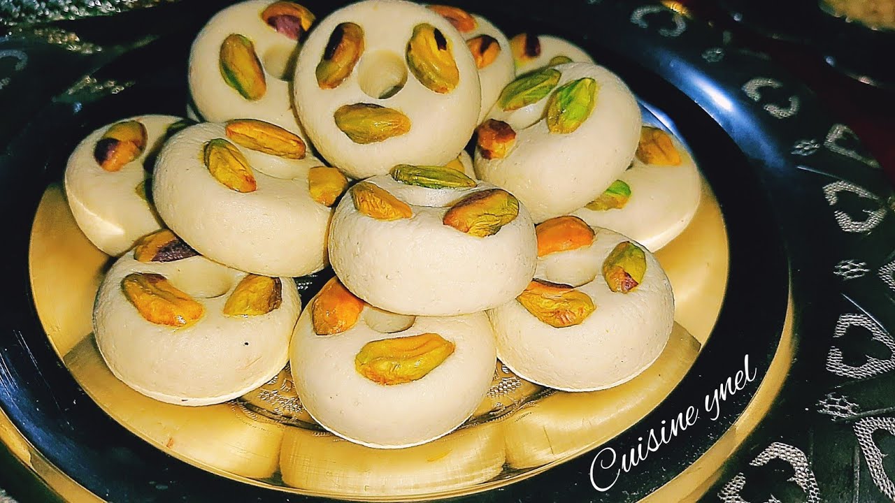 كعك اللوز بكل اسرارو ،كيفاش يجي املس  ارطب ابيض  معلك و طري بنين شكلو مزيان يملى العين kaak elouz