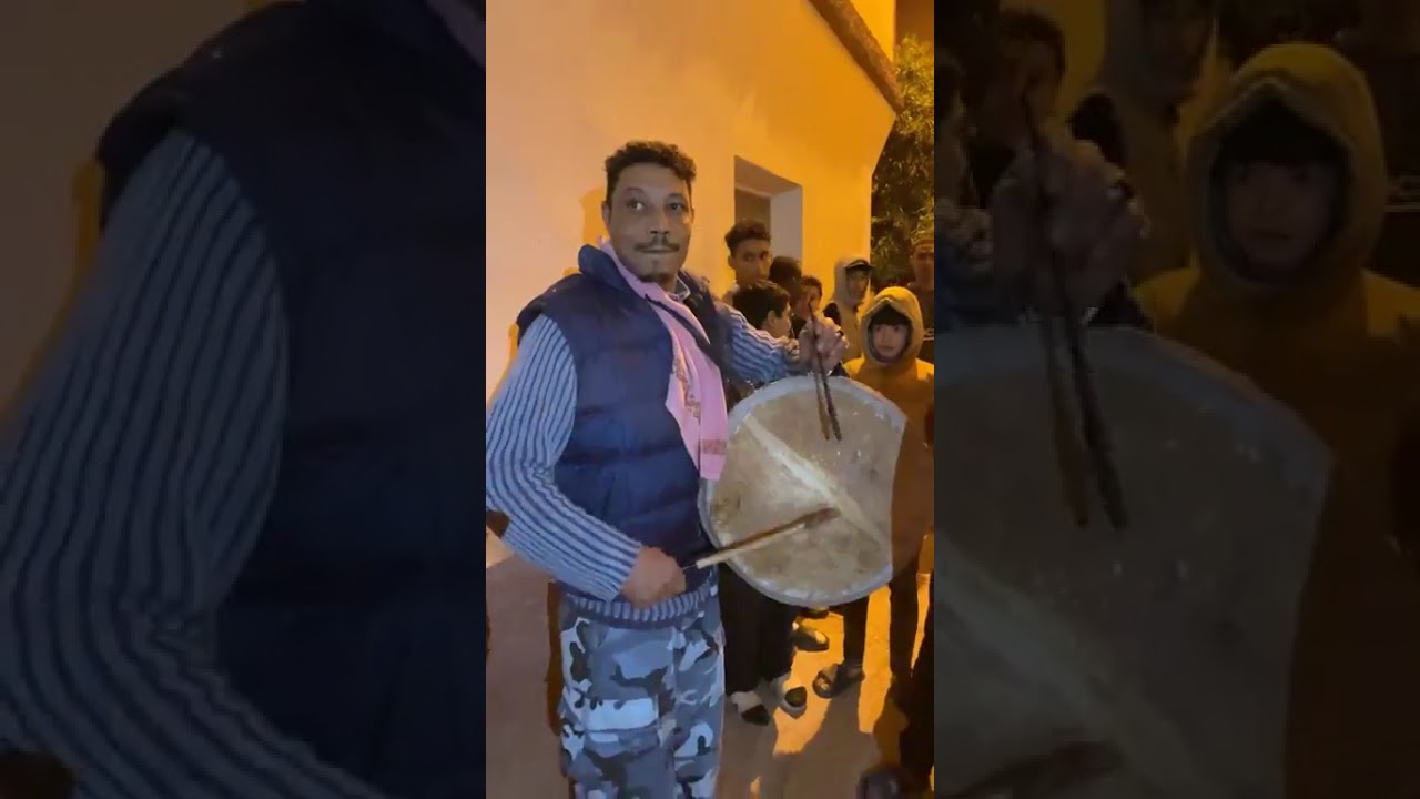 شاب كيضرب الطبل لأكثر من 16 سنة استمرارا لمسيرة أجداده في ليلة القدر المباركة..قصة وتفاصيل مثيرة